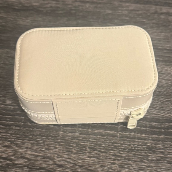 Dagne Dover Small Frankie Jewelry case in color Moonbeam - Picture 5 of 5